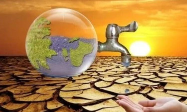 La importancia de las fuentes de agua sostenibles y la importancia de la hidratación diaria